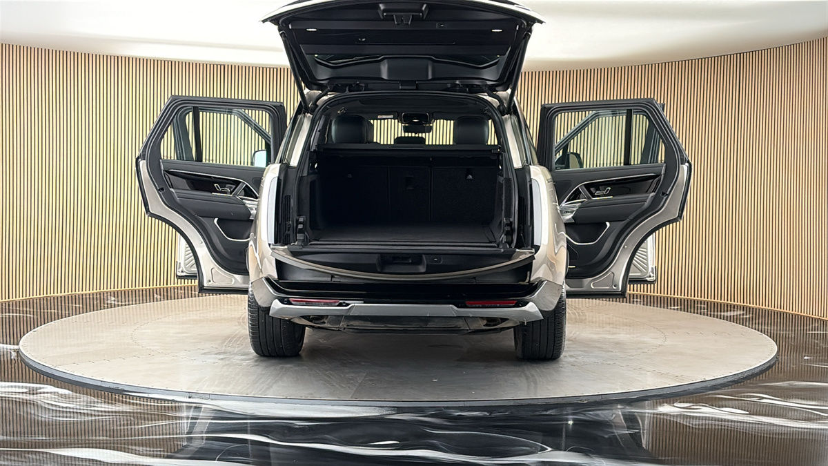 More views of Land Rover Range Rover