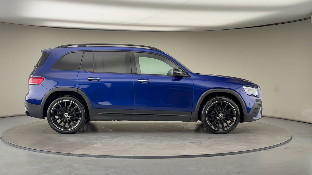 Mercedes-Benz GLB Image 16