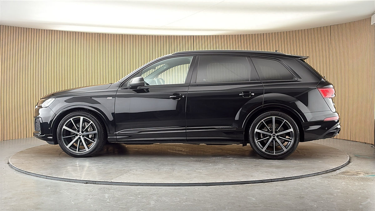 More views of Audi Q7