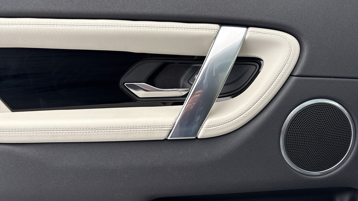 Land Rover Discovery Sport Image 19