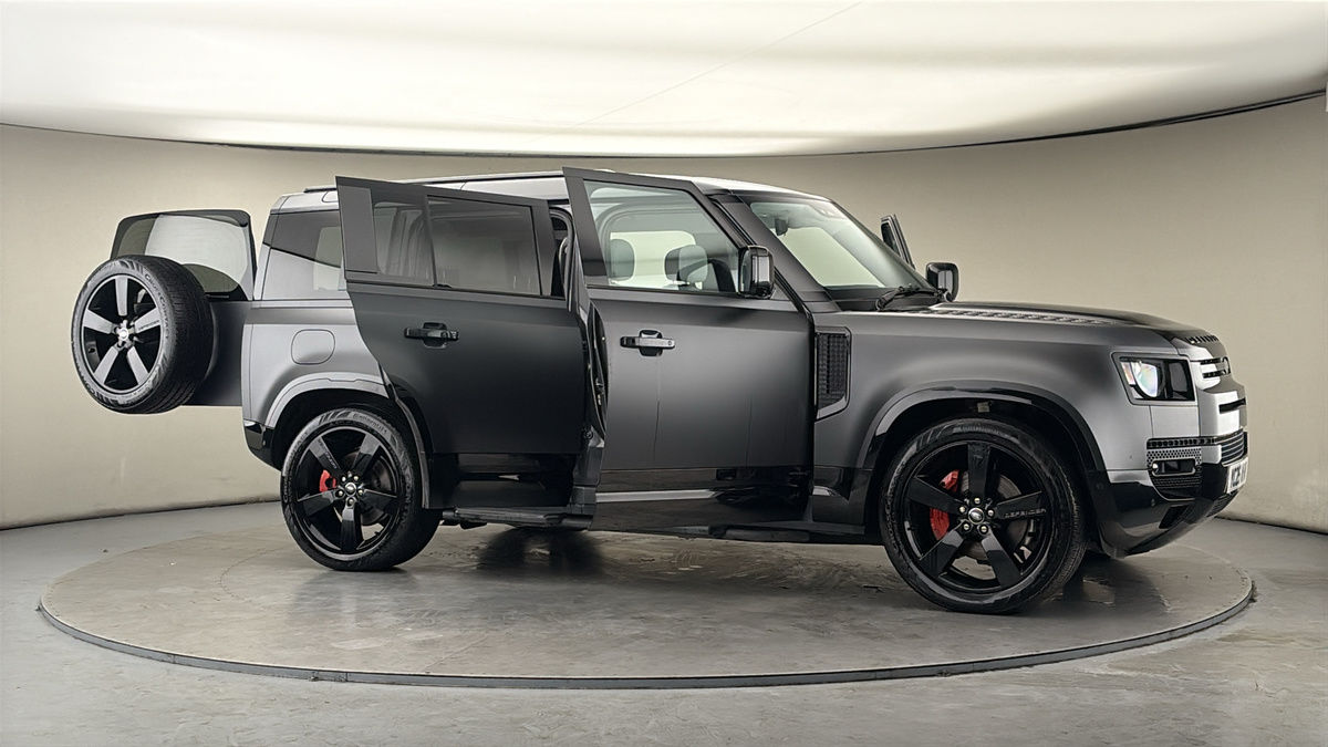 More views of Land Rover Defender 110