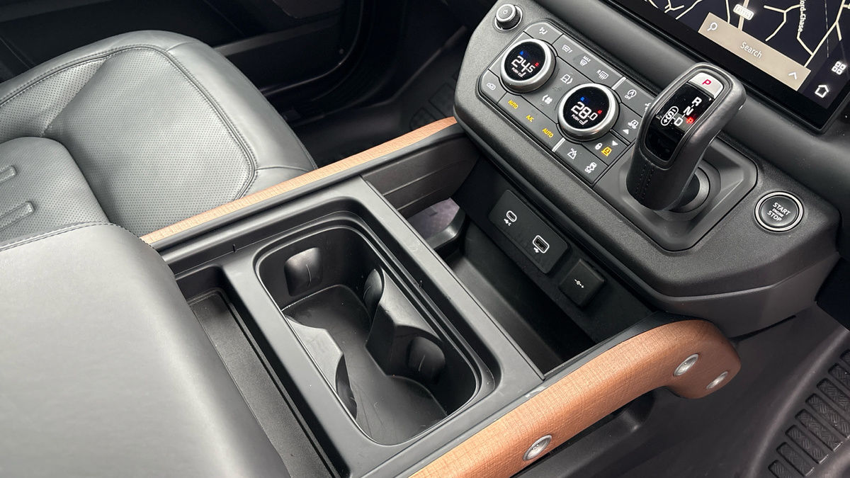 Land Rover Defender 110 Image 18