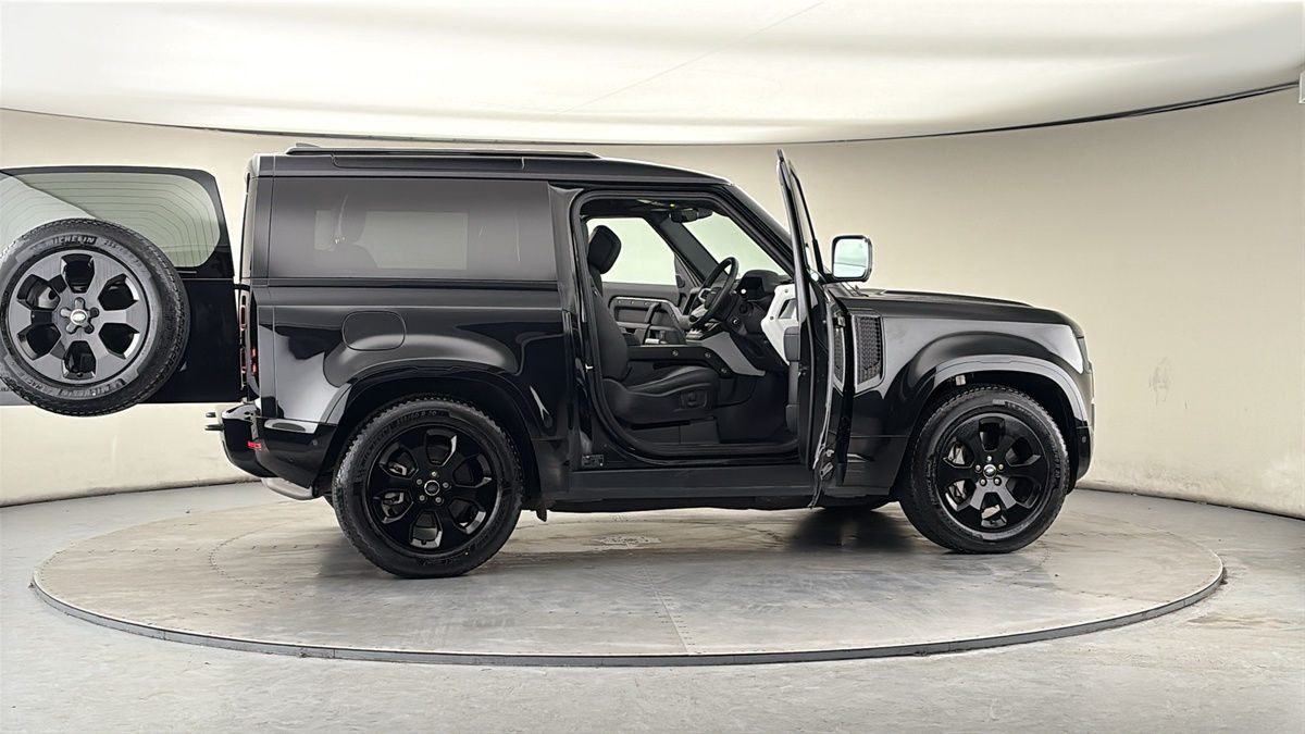 More views of Land Rover Defender 90