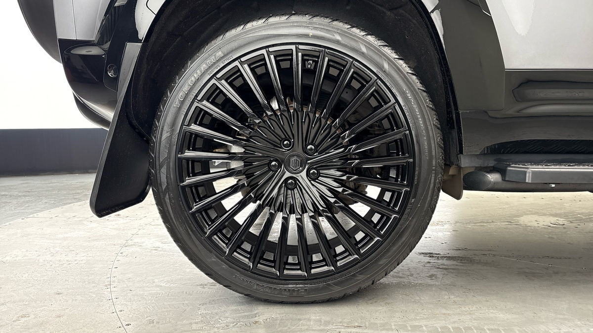 Land Rover Defender 110 Urban Image 10