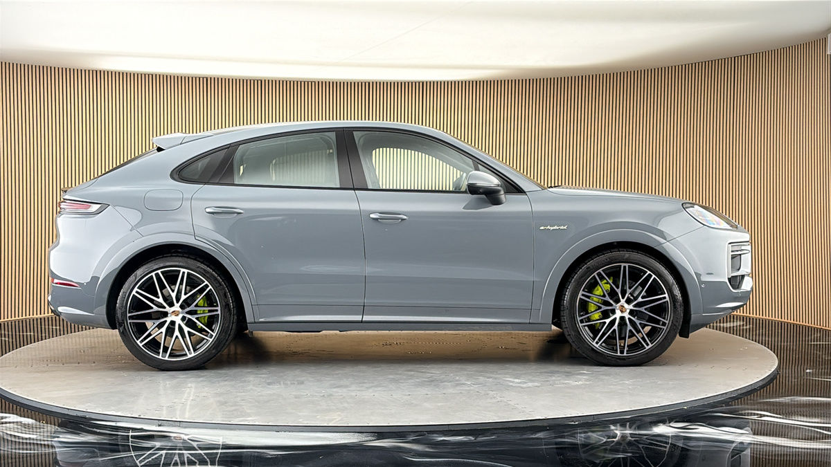 Porsche Cayenne Image 16