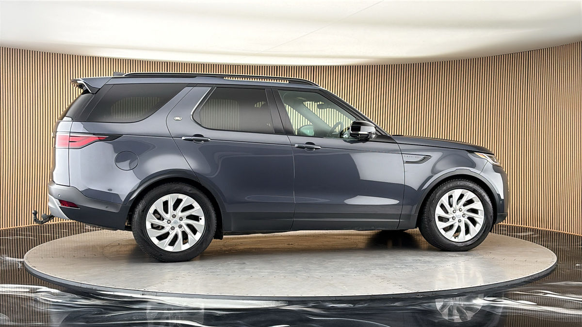 More views of Land Rover Discovery
