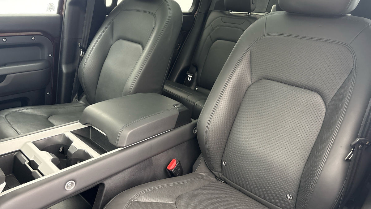 Land Rover Defender 130 Image 7
