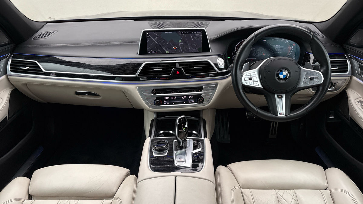 BMW 7 Series Image 12