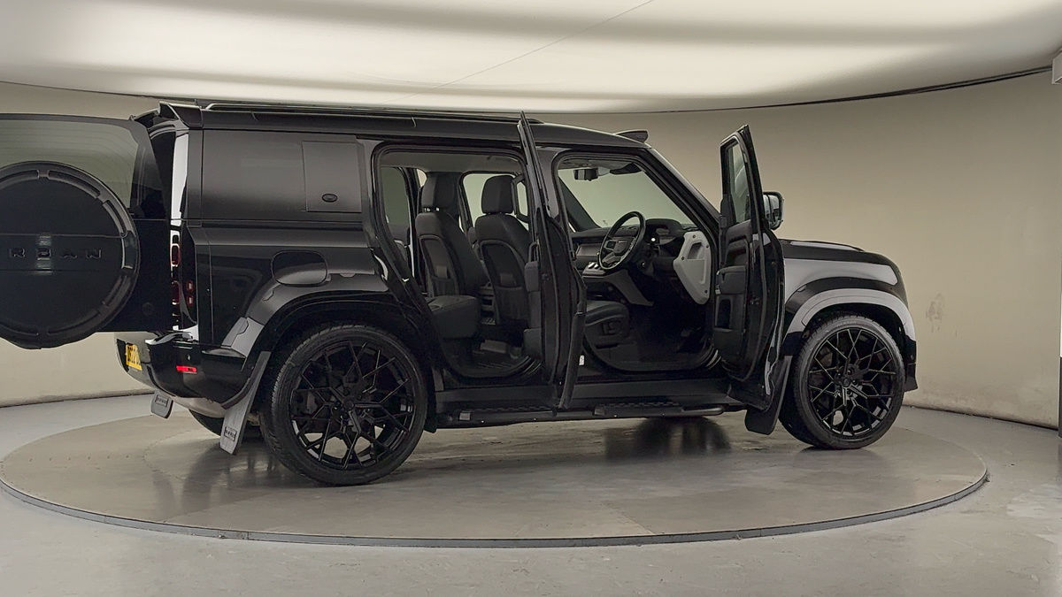 More views of Land Rover Defender 110