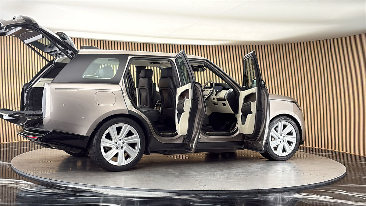 More views of Land Rover Range Rover
