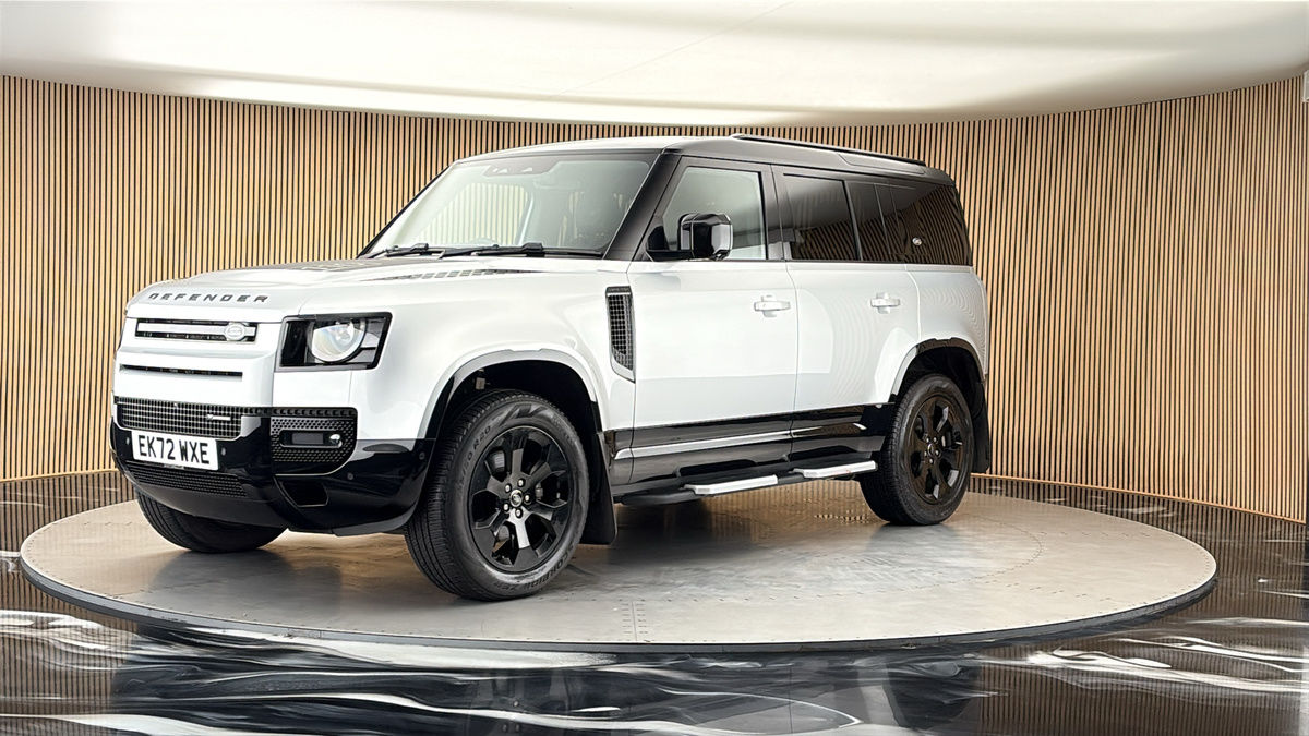 Land Rover Defender 110 Image 20