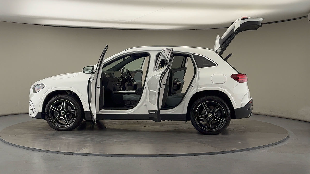 More views of Mercedes-Benz GLA
