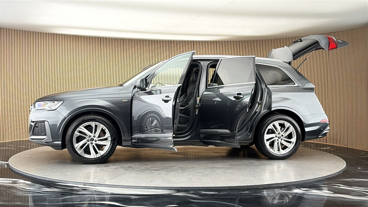 More views of Audi Q7