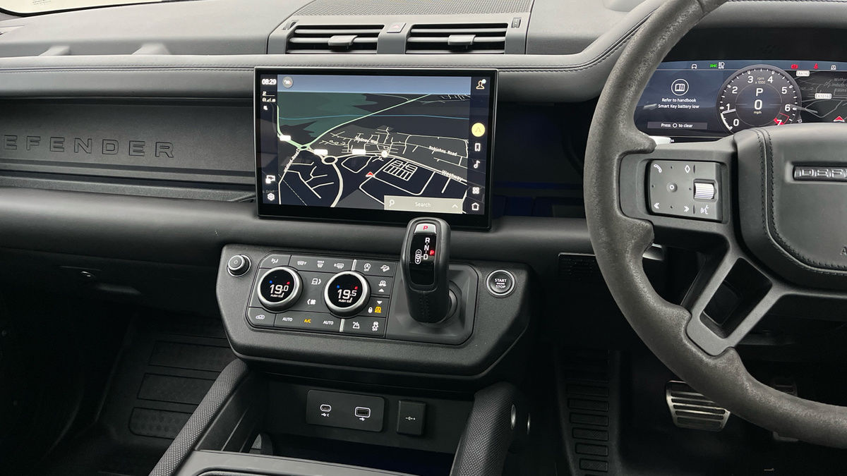 Land Rover Defender 110 Urban Image 25