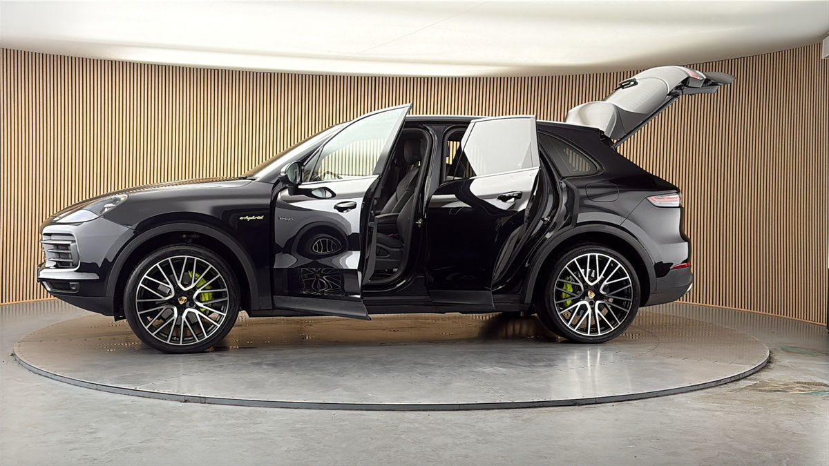 More views of Porsche Cayenne