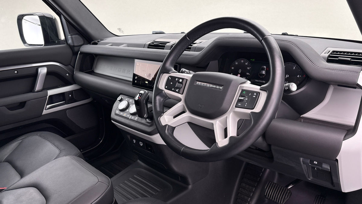 Land Rover Defender 110 Image 5