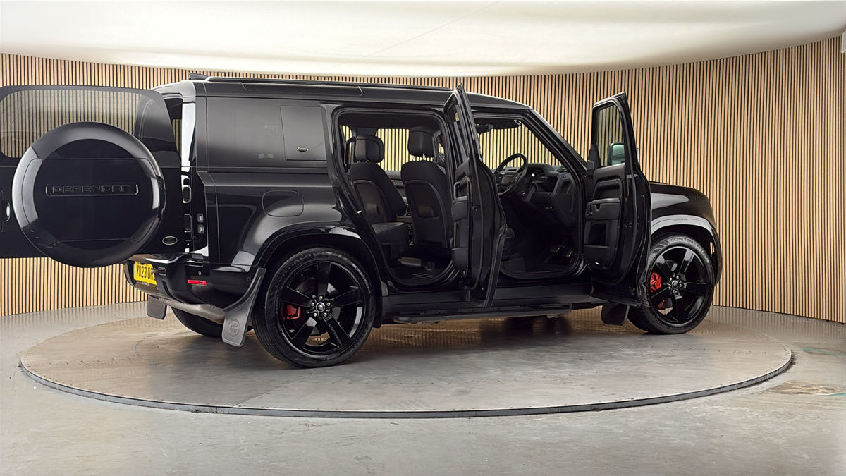 More views of Land Rover Defender 110