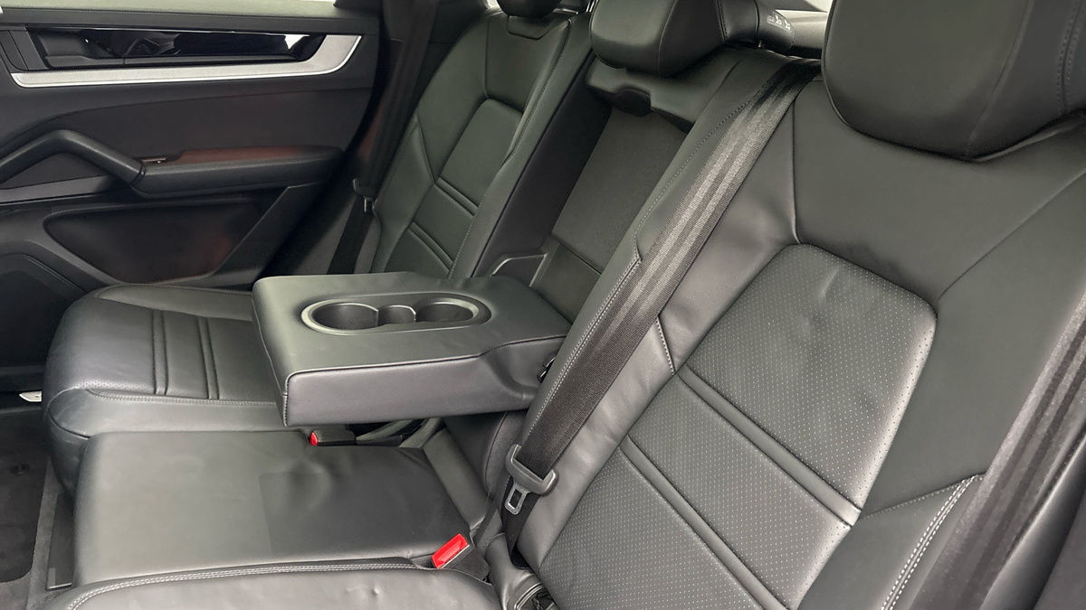 Porsche Cayenne Image 9