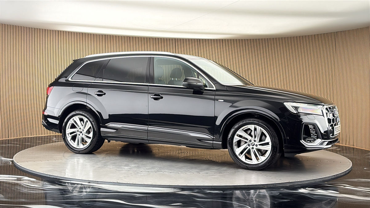 More views of Audi Q7