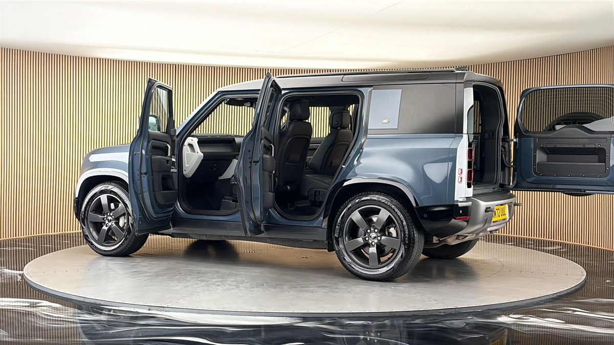 More views of Land Rover Defender 110