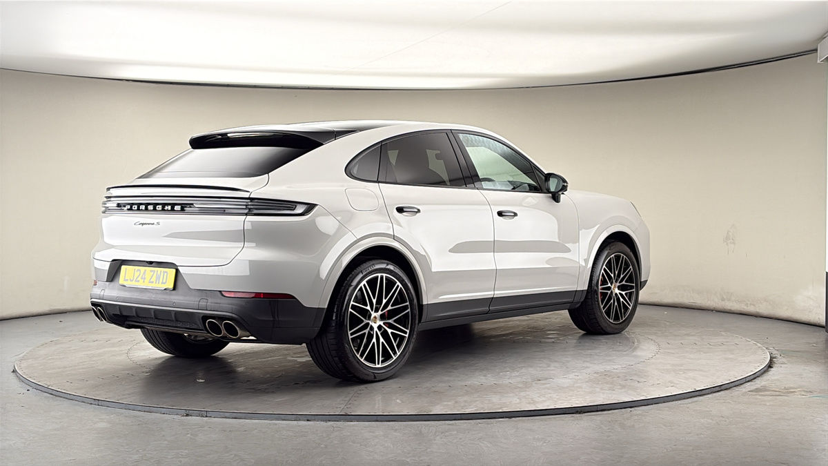 Porsche Cayenne Image 21