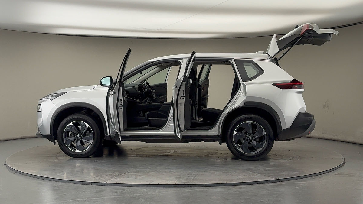 More views of Nissan X-Trail