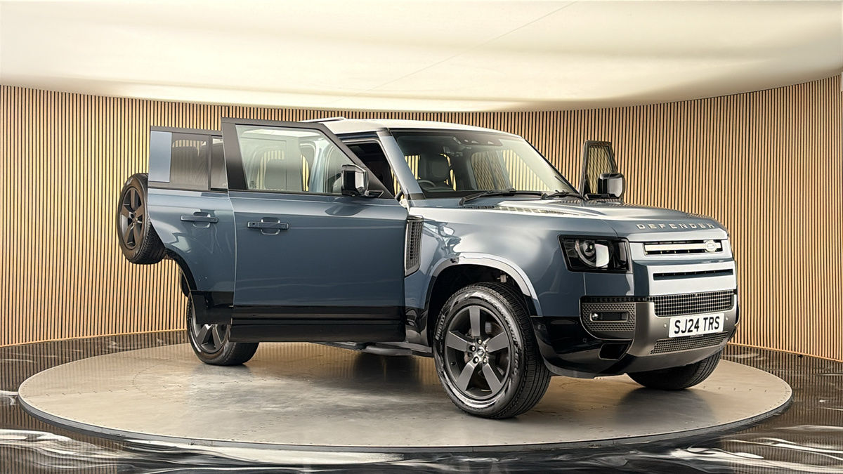 More views of Land Rover Defender 110