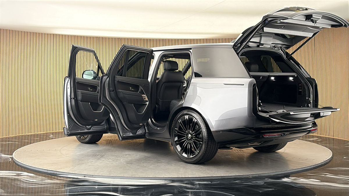 More views of Land Rover Range Rover