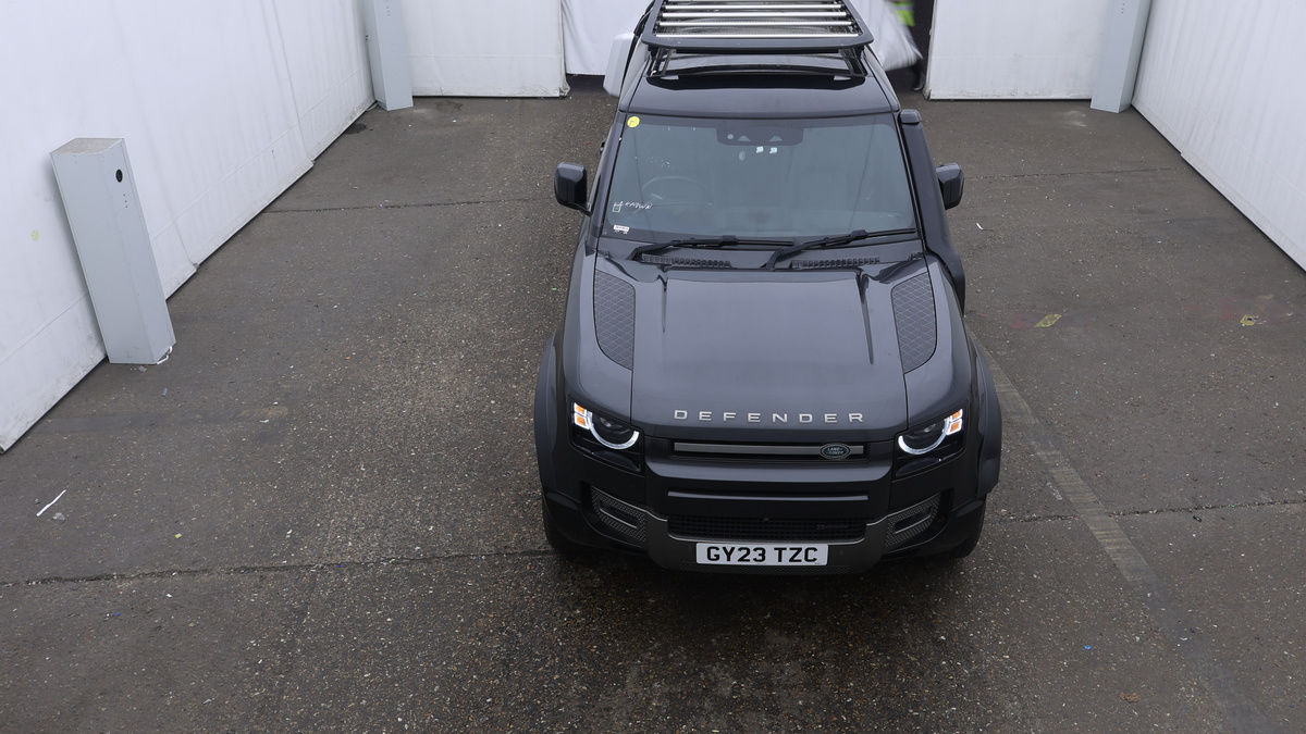 Land Rover Defender 130 Image 7