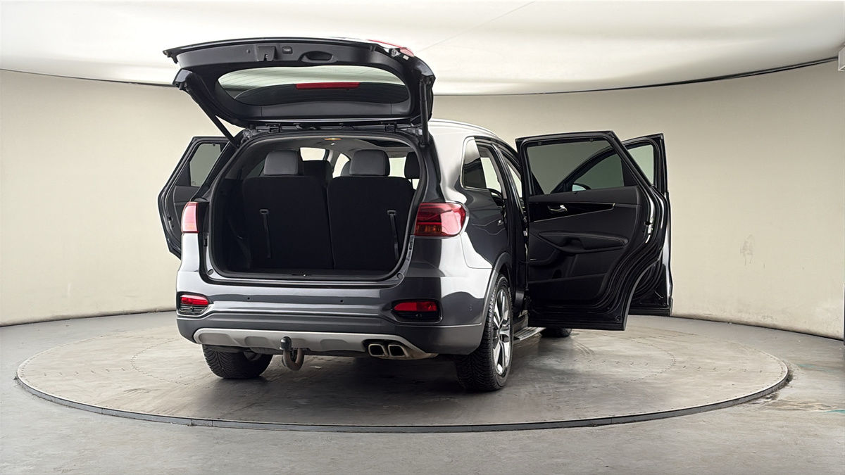 More views of Kia Sorento