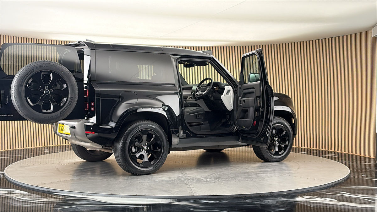 More views of Land Rover Defender 90