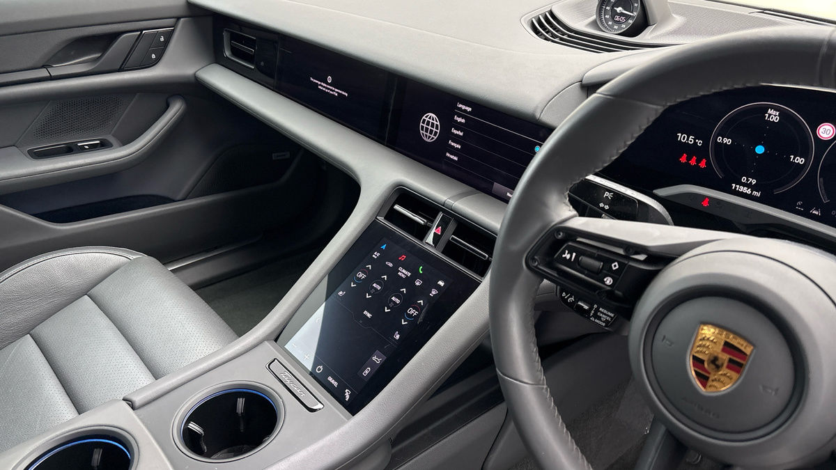 Porsche Taycan Image 18