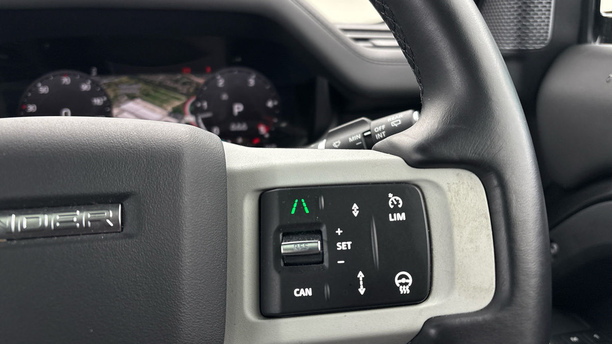 Land Rover Defender 90 Urban Image 14