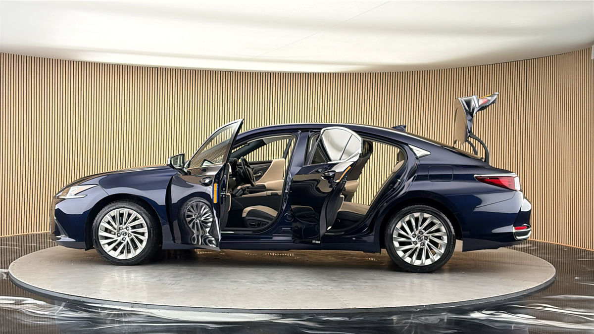 More views of Lexus ES