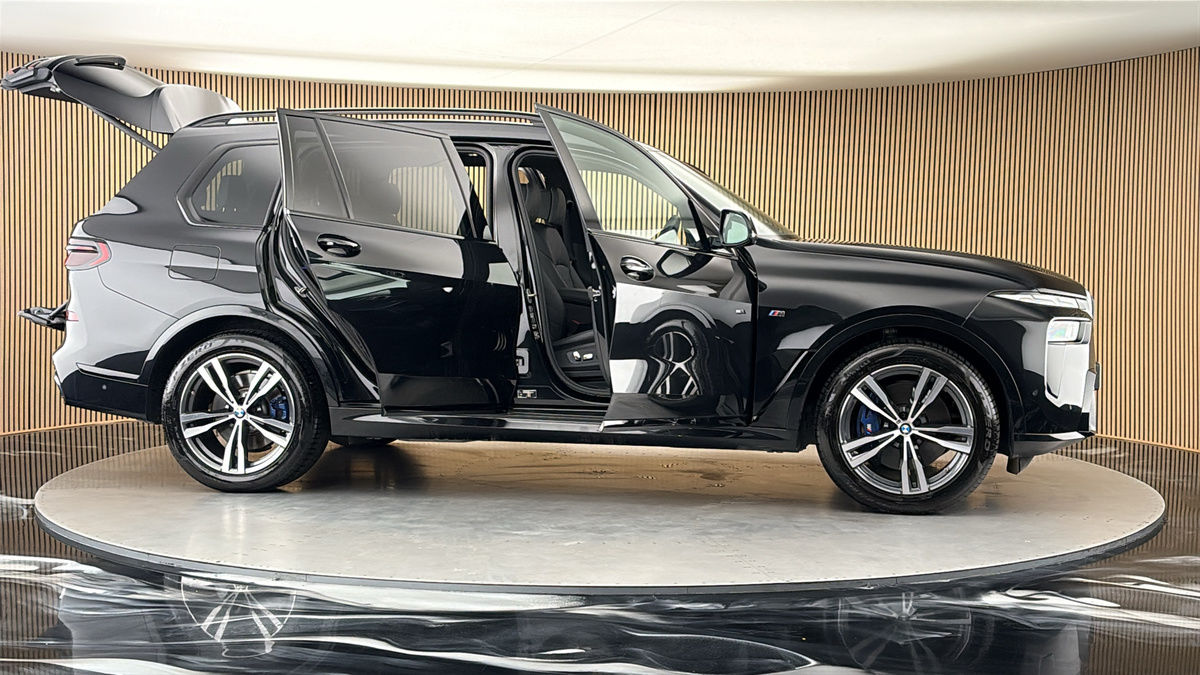 More views of BMW X7