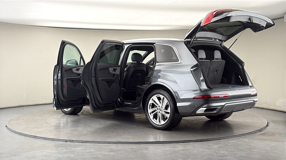 More views of Audi Q7