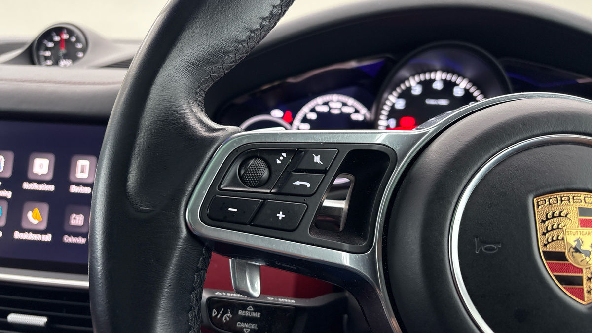 Porsche Cayenne Image 13