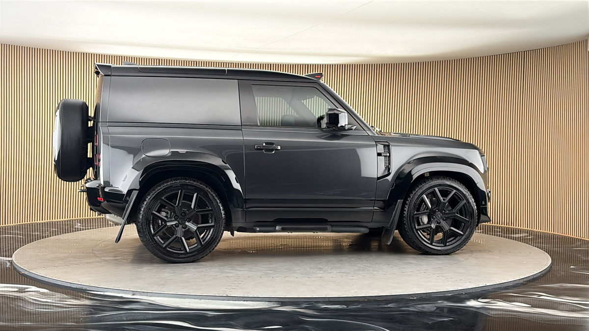 More views of Land Rover Defender 90