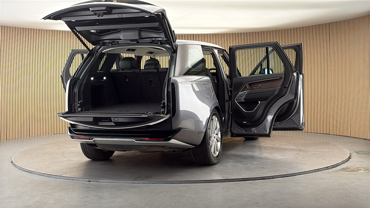 More views of Land Rover Range Rover