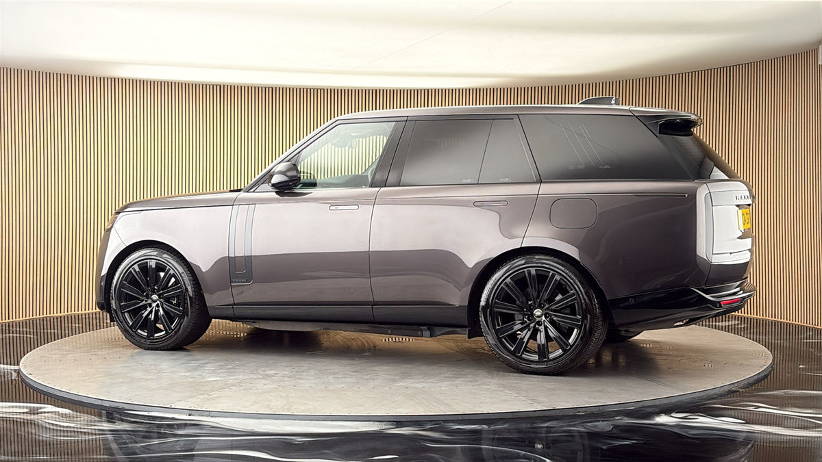 More views of Land Rover Range Rover