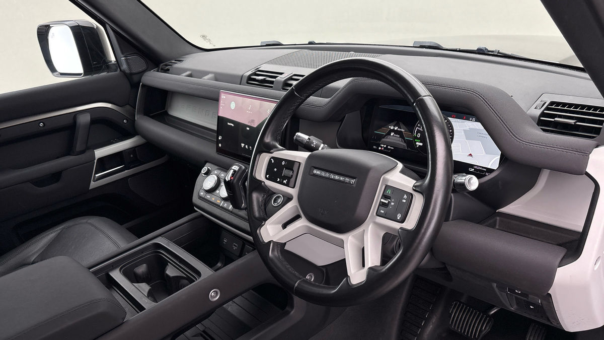 Land Rover Defender 110 Image 5