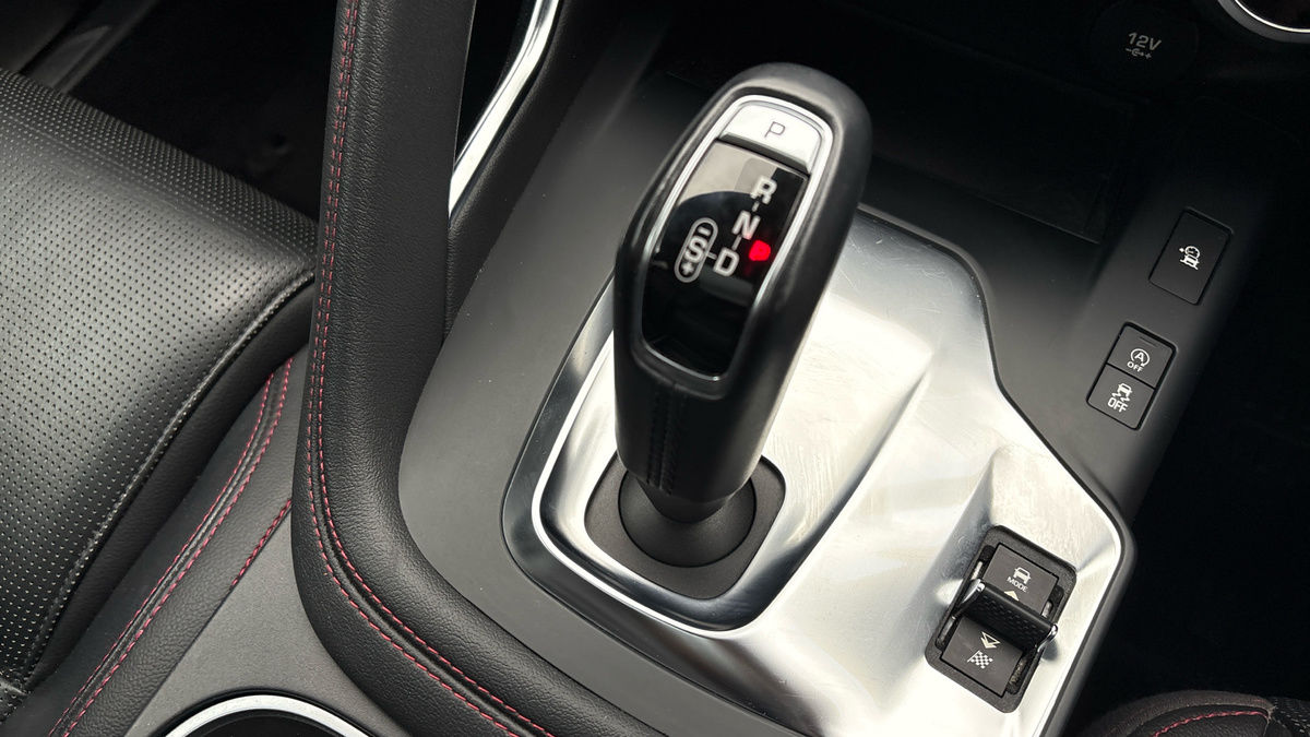 Jaguar E-PACE Image 26