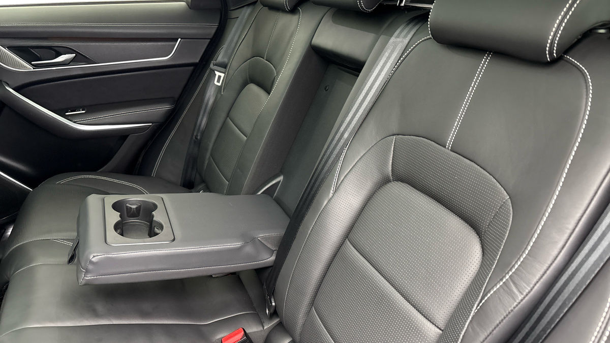 Jaguar F-PACE Image 9