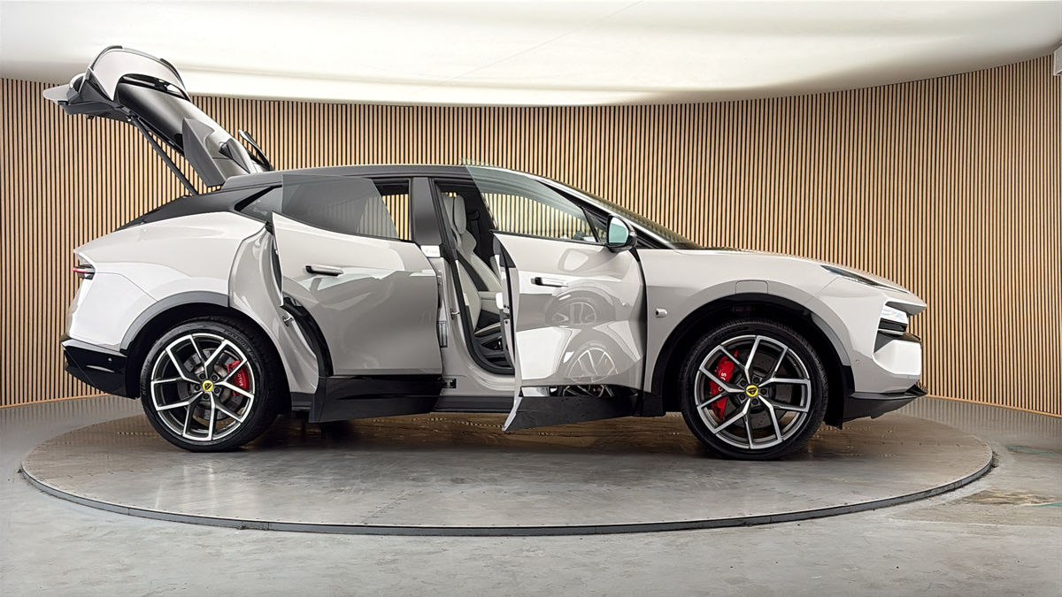More views of Lotus Eletre