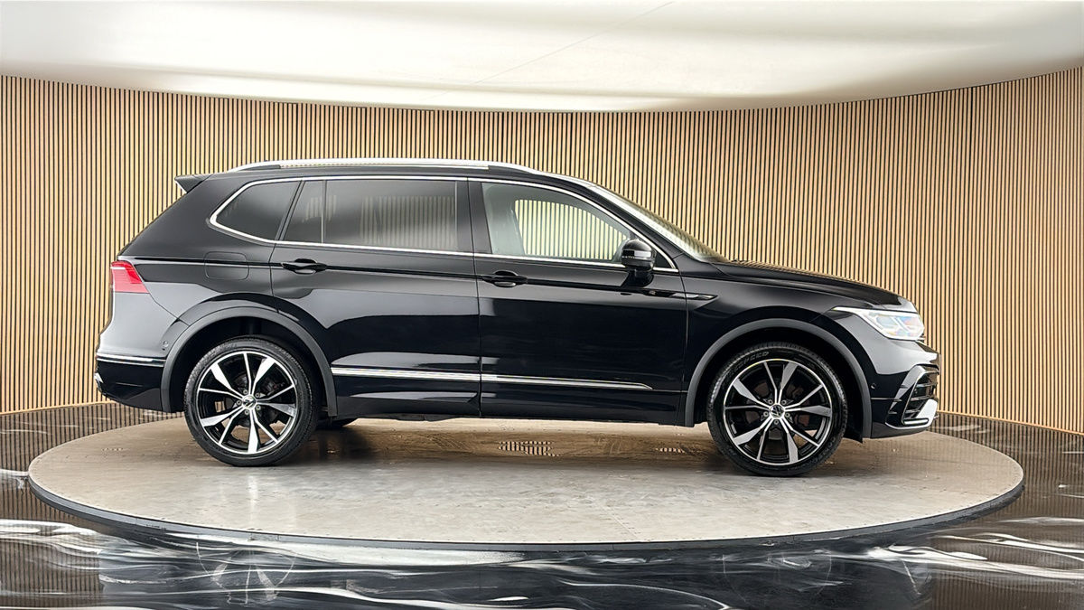 More views of Volkswagen Tiguan Allspace
