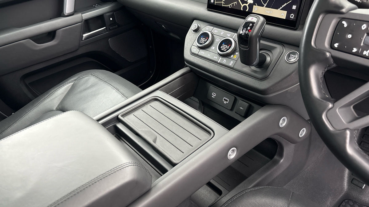 Land Rover Defender 110 Urban Image 18