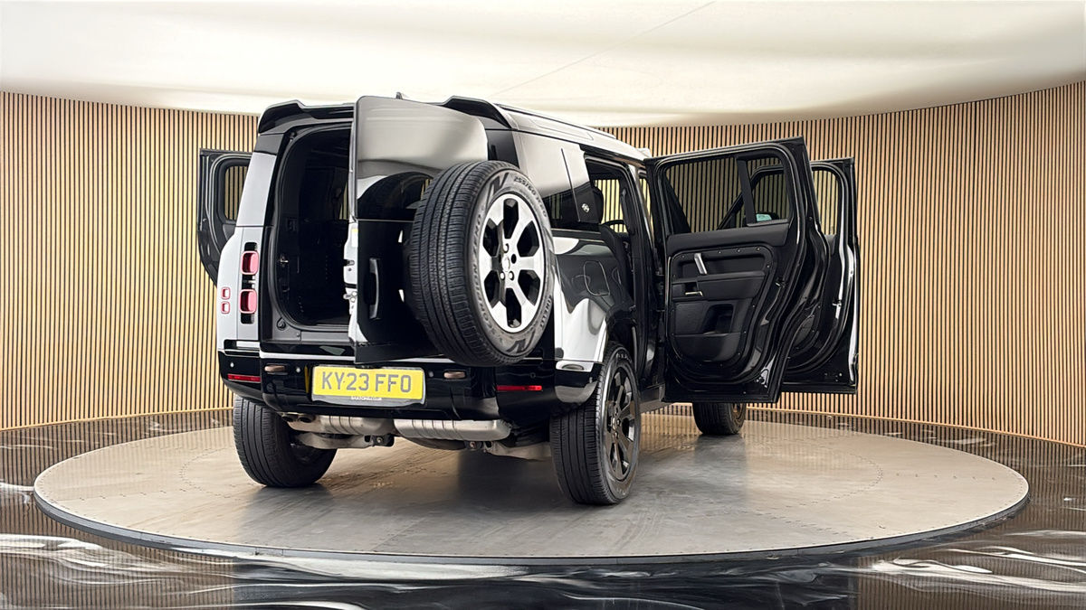 More views of Land Rover Defender 110