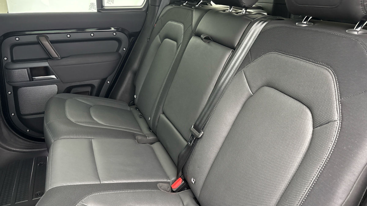 Land Rover Defender 110 Urban Image 16