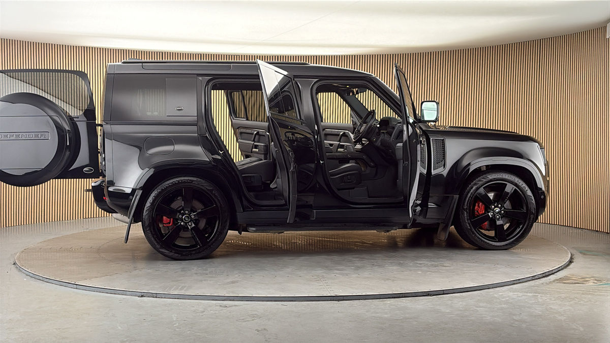 More views of Land Rover Defender 110