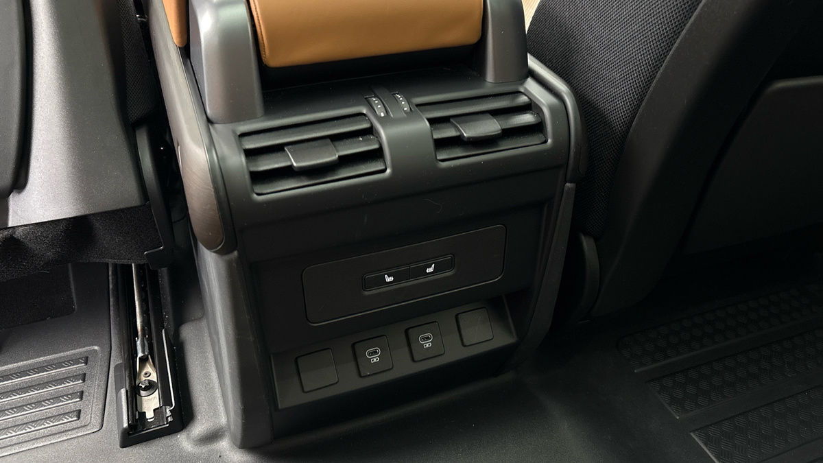 Land Rover Defender 90 Image 42